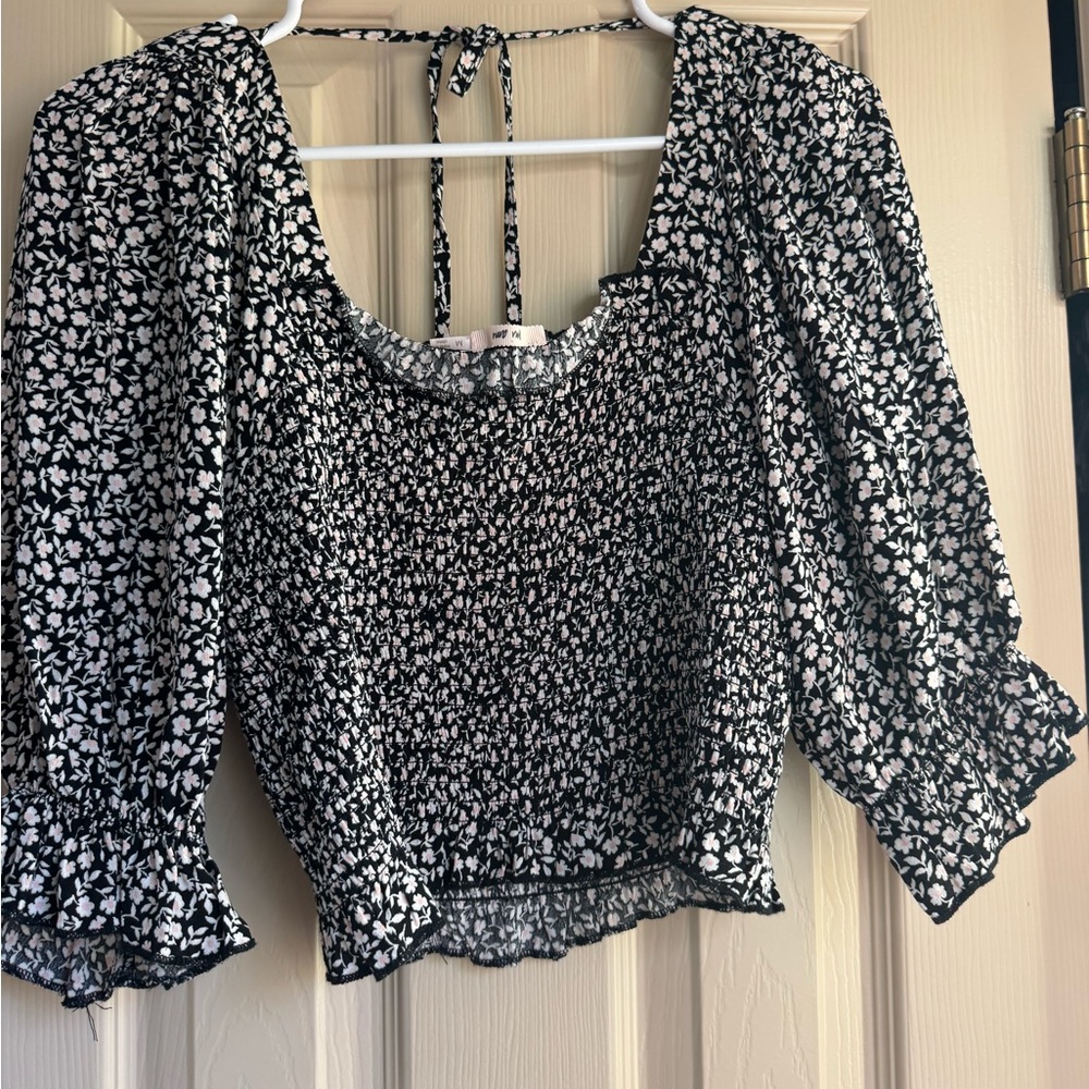 Francesca's Collections Black and White Floral Blouse